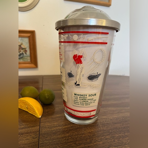 HAZEL-ATLAS VINTAGE CLEAR GLASS COCKTAIL SHAKER WITH RECIPES – SILVER LID - Picture 12 of 17